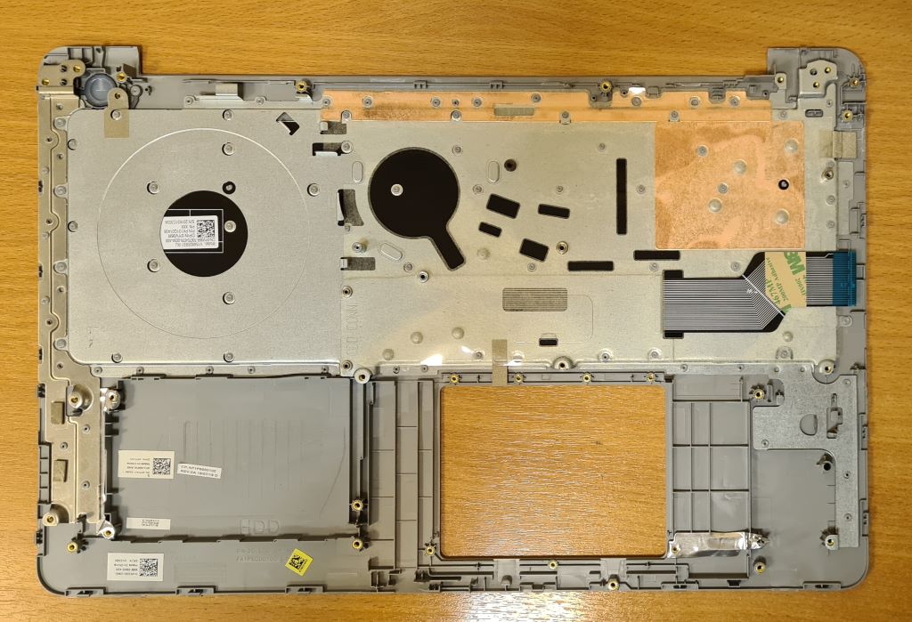 Топкейс новый Dell 5565 5567 P66F v154925bs1
